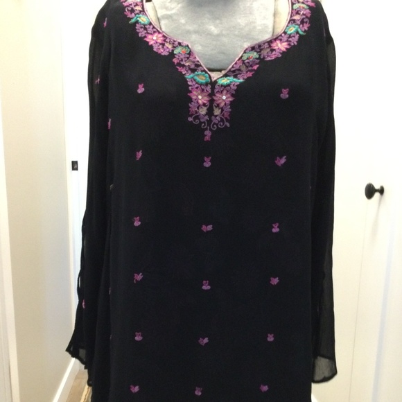 Lovely Feminine Ladies Top - Picture 2 of 7